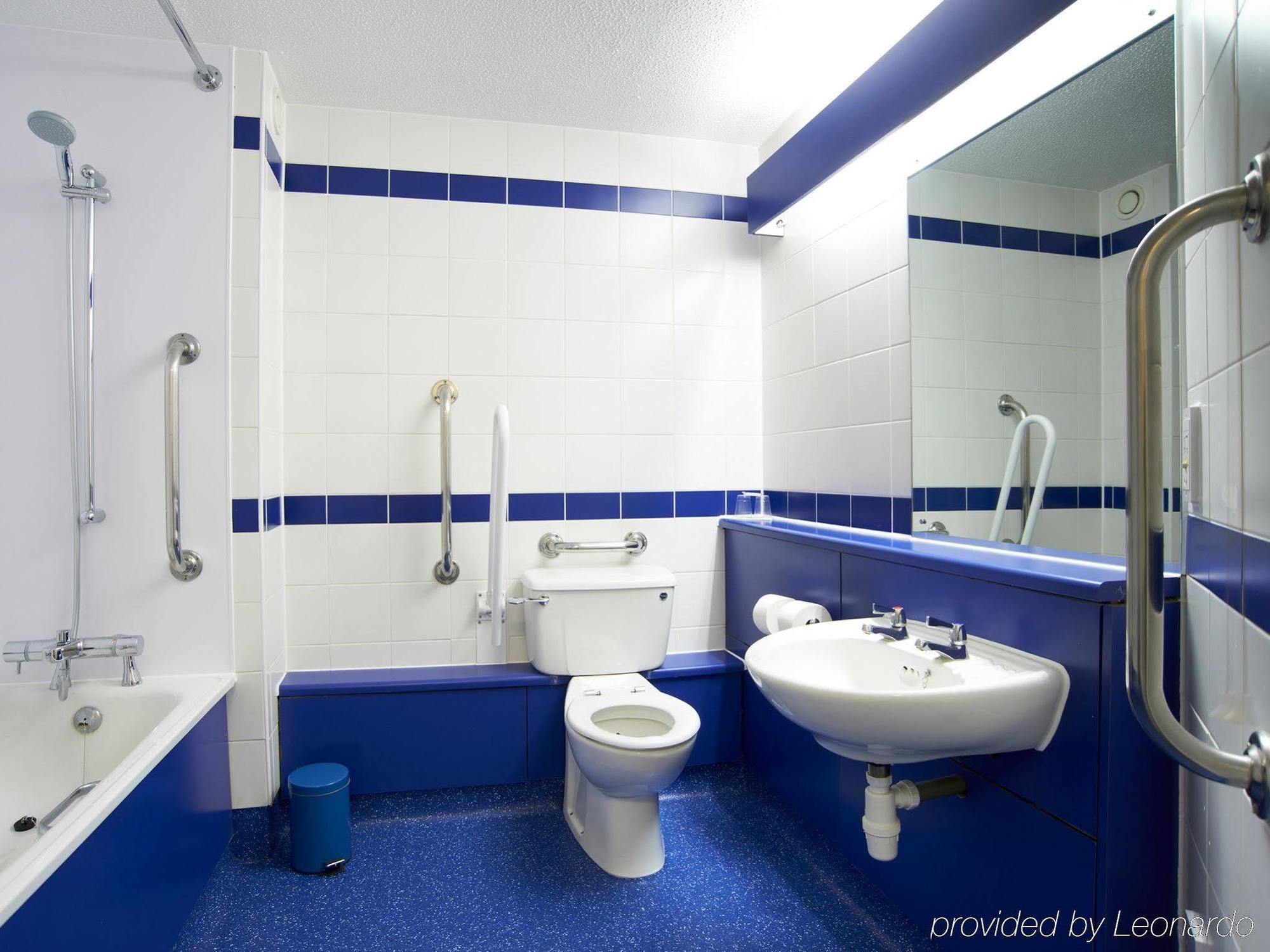 Travelodge Guildford Kültér fotó